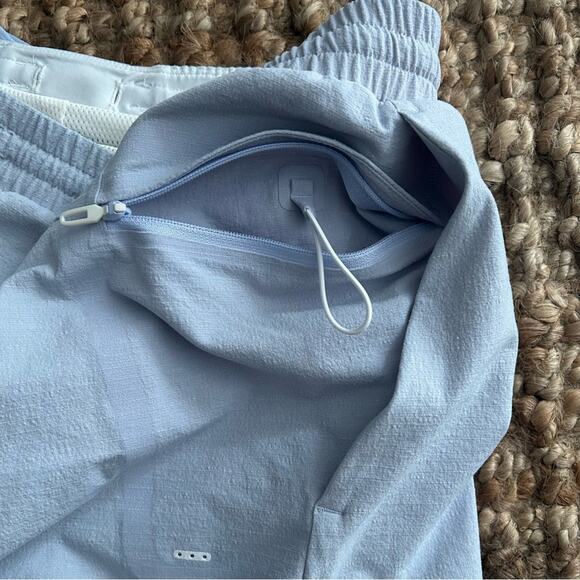 Lululemon men’s pool short 5” swim trunks- light blue - Picture 5 of 9